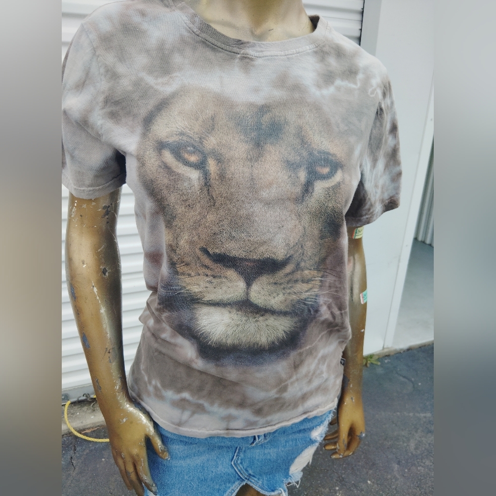 Lion Graphic T-Shirt
